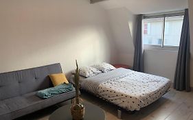 Joli Studio Avec Garage Prive